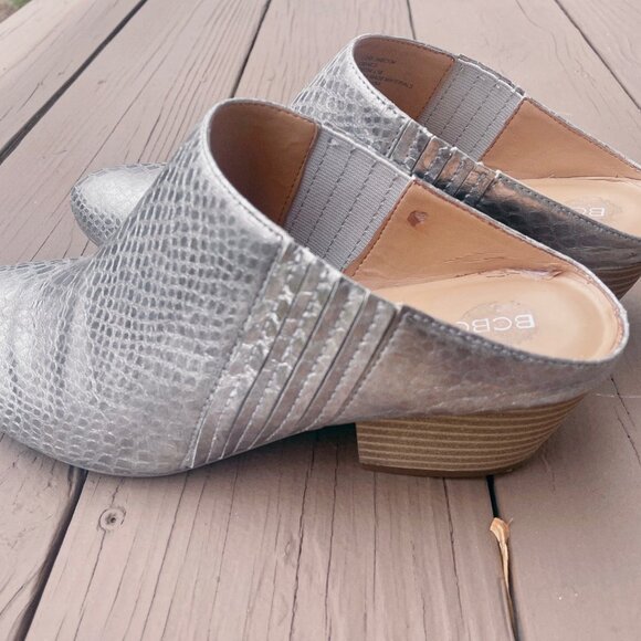BCBG Silver Snakeskin Slides - Picture 4 of 4